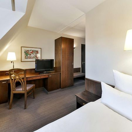 Hotel Kloesterle Noerdlingen - In Kuerze Elaya Hotel Kloesterle Нёрдлинген Экстерьер фото