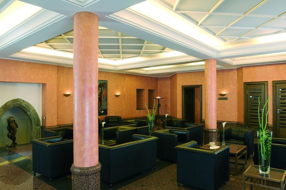 Hotel Kloesterle Noerdlingen - In Kuerze Elaya Hotel Kloesterle Нёрдлинген Экстерьер фото
