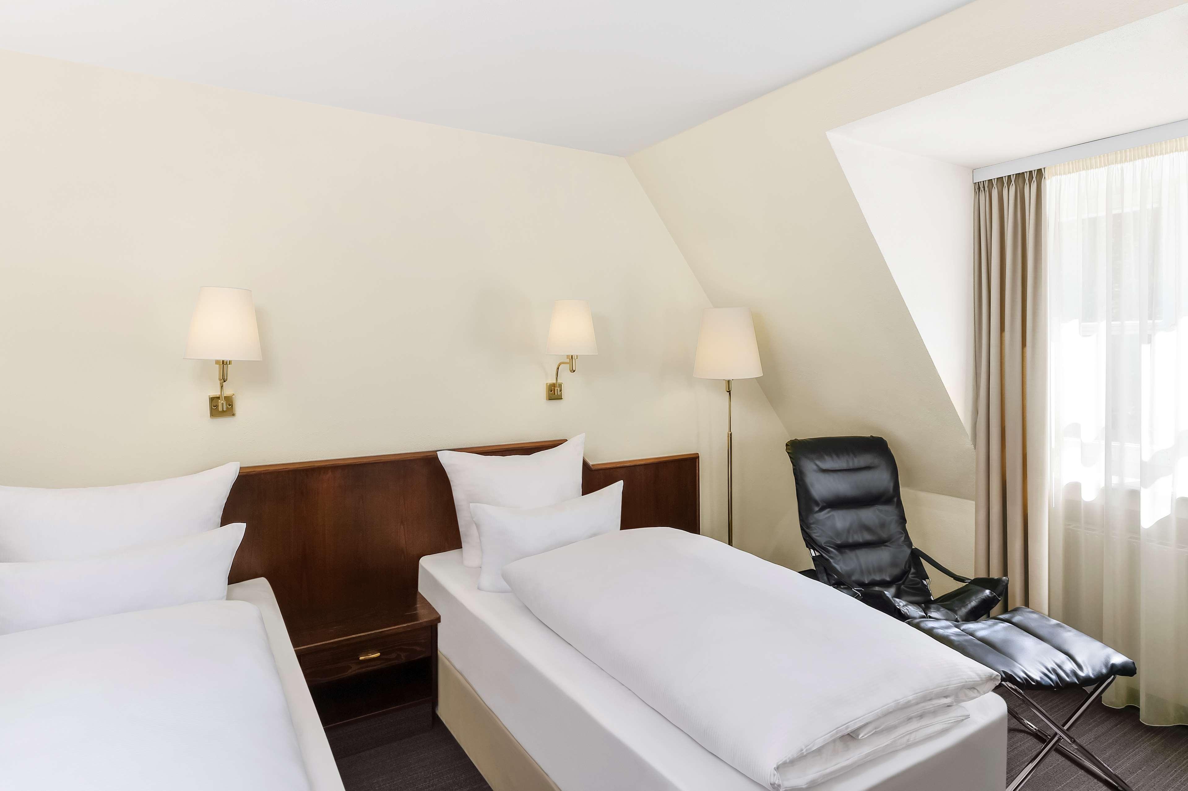 Hotel Kloesterle Noerdlingen - In Kuerze Elaya Hotel Kloesterle Нёрдлинген Экстерьер фото
