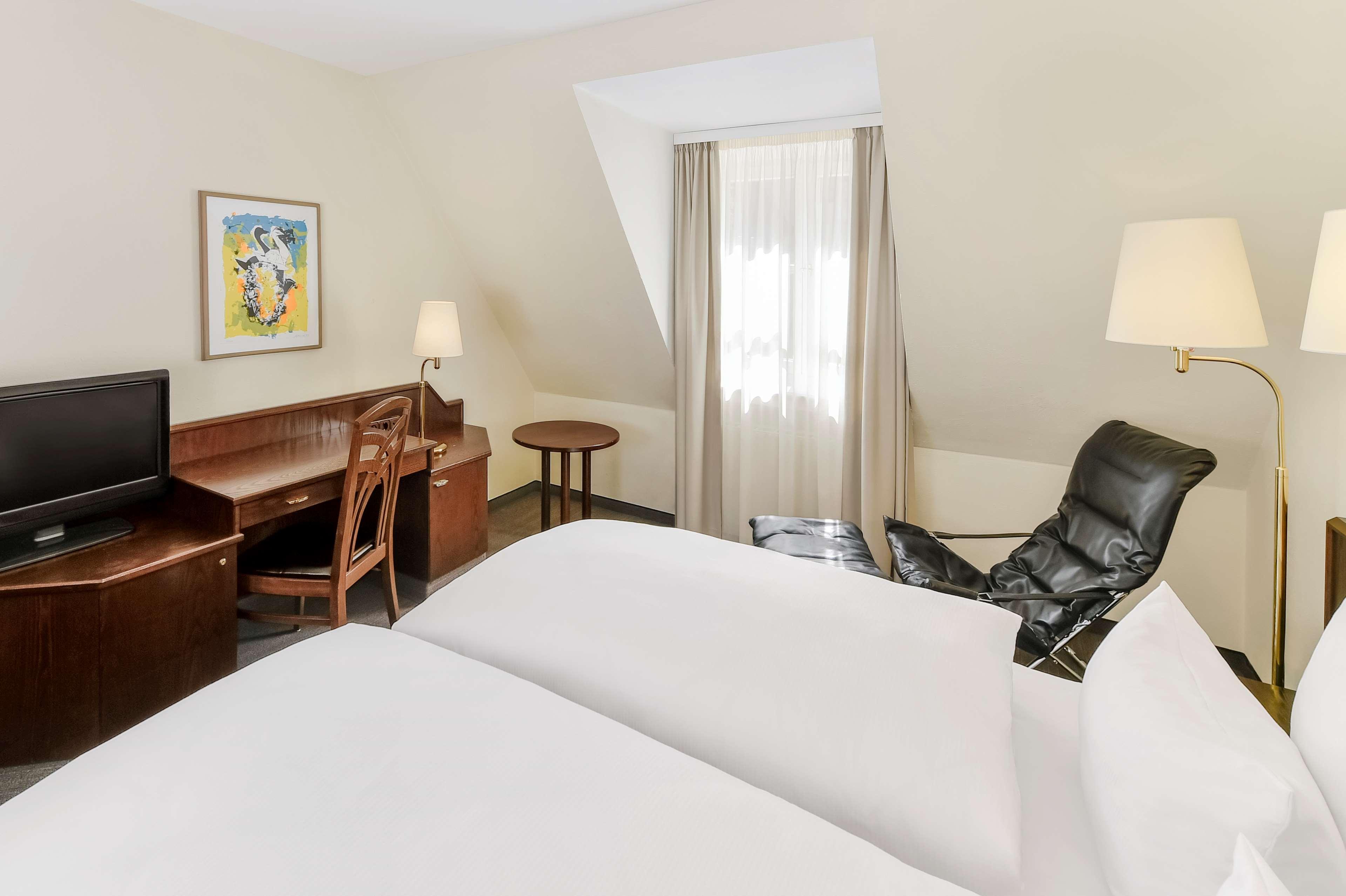 Hotel Kloesterle Noerdlingen - In Kuerze Elaya Hotel Kloesterle Нёрдлинген Экстерьер фото