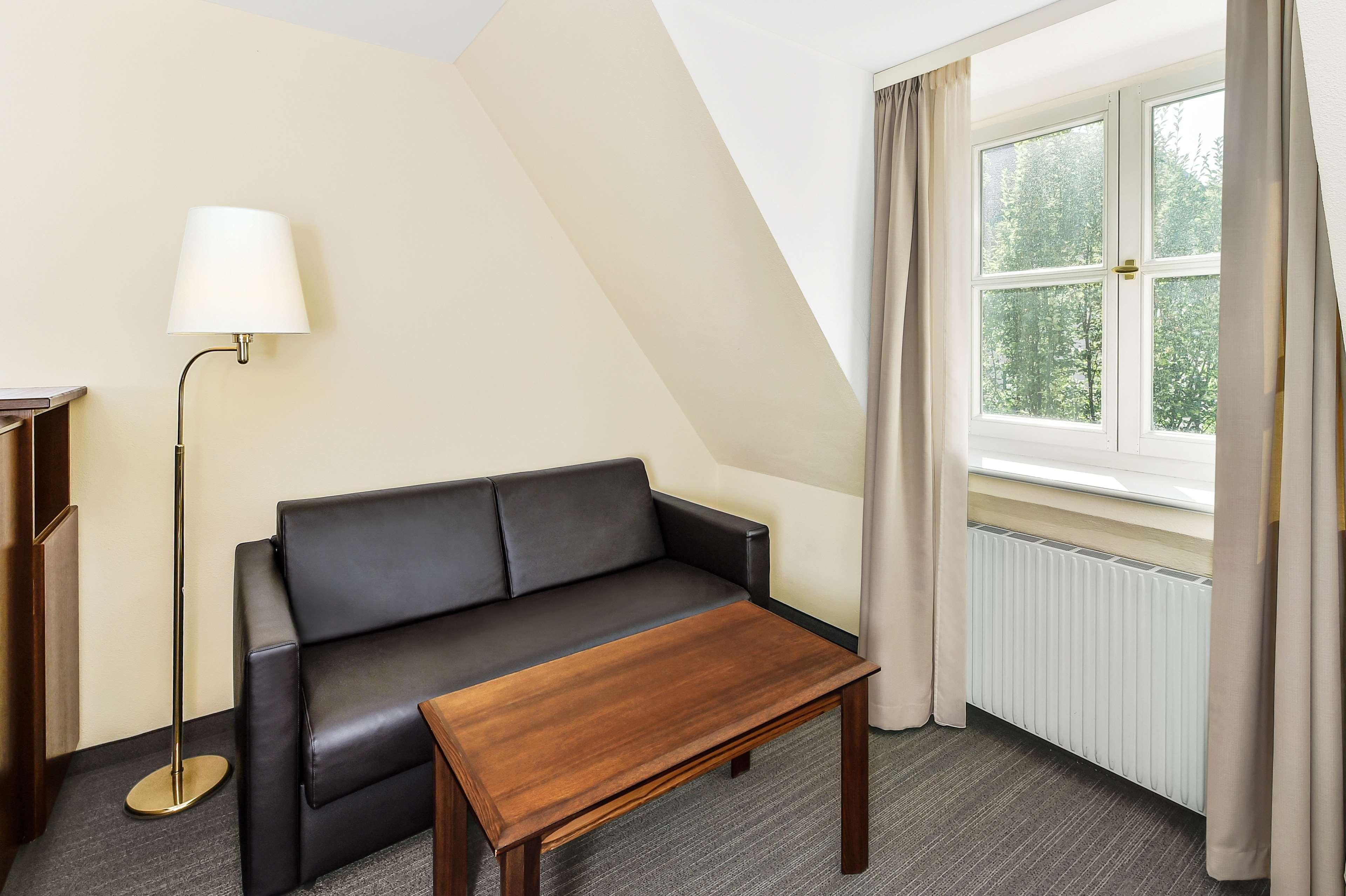 Hotel Kloesterle Noerdlingen - In Kuerze Elaya Hotel Kloesterle Нёрдлинген Экстерьер фото