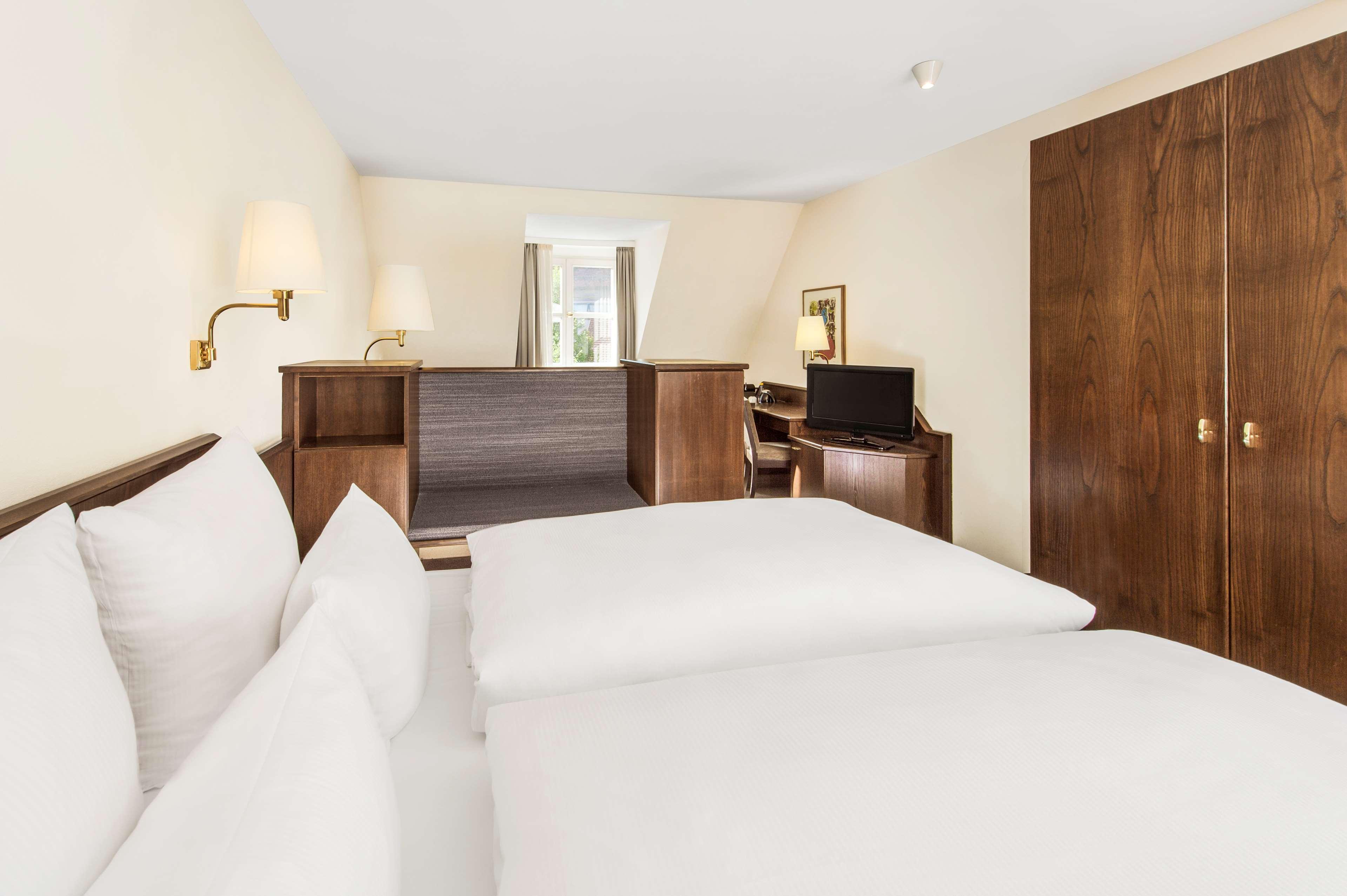 Hotel Kloesterle Noerdlingen - In Kuerze Elaya Hotel Kloesterle Нёрдлинген Экстерьер фото