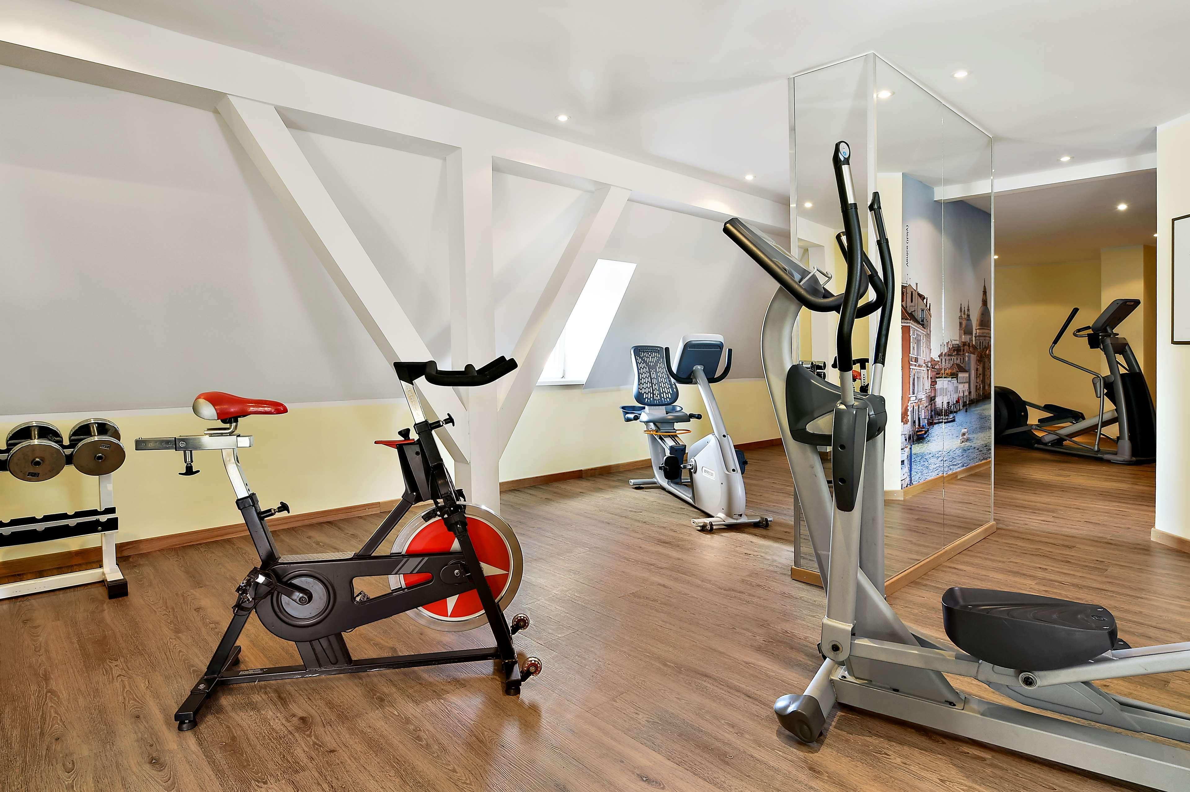 Hotel Kloesterle Noerdlingen - In Kuerze Elaya Hotel Kloesterle Нёрдлинген Экстерьер фото