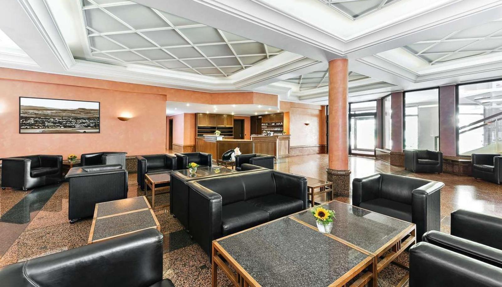 Hotel Kloesterle Noerdlingen - In Kuerze Elaya Hotel Kloesterle Нёрдлинген Экстерьер фото