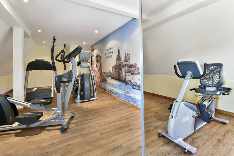 Hotel Kloesterle Noerdlingen - In Kuerze Elaya Hotel Kloesterle Нёрдлинген Экстерьер фото
