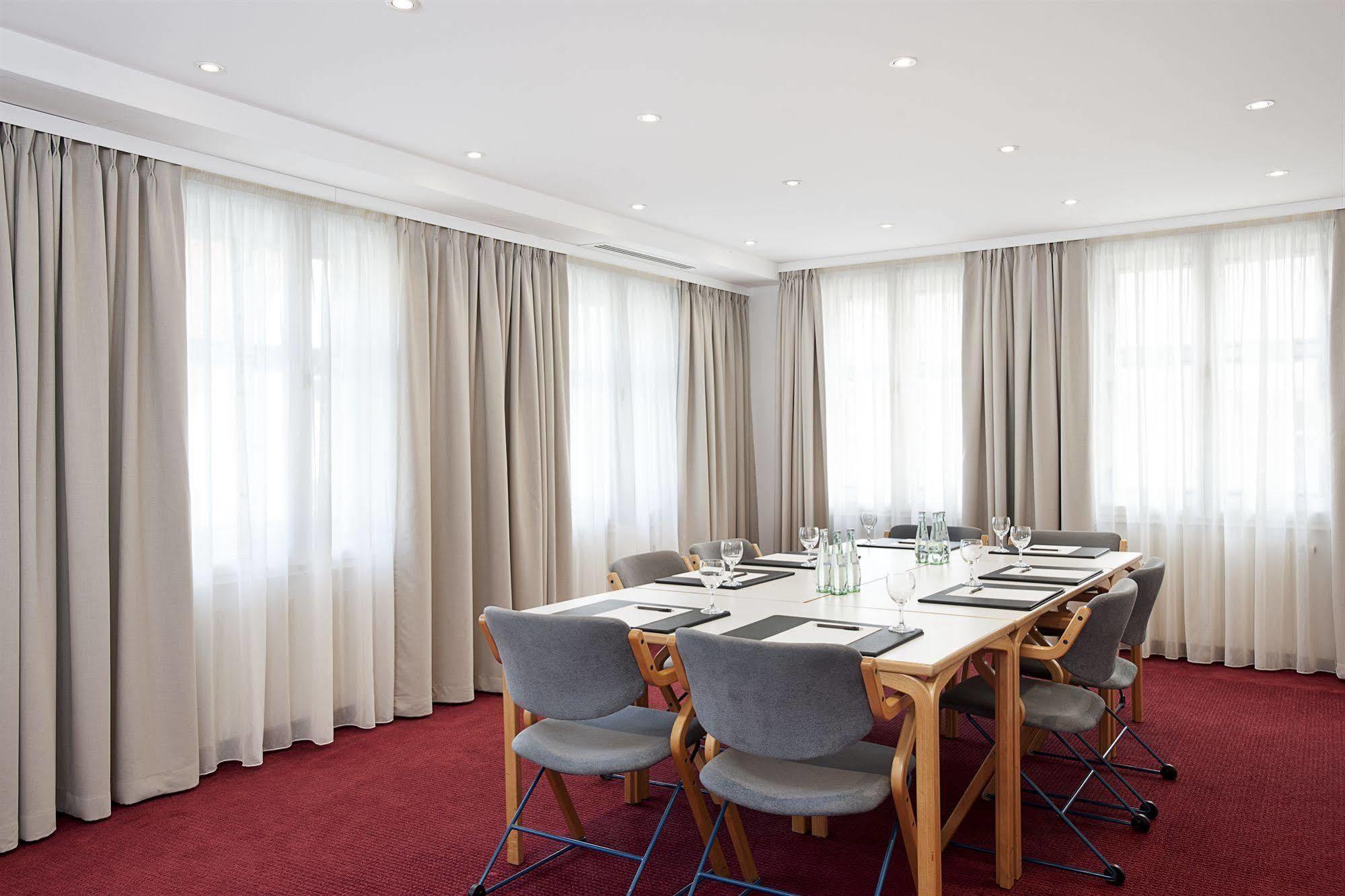 Hotel Kloesterle Noerdlingen - In Kuerze Elaya Hotel Kloesterle Нёрдлинген Экстерьер фото