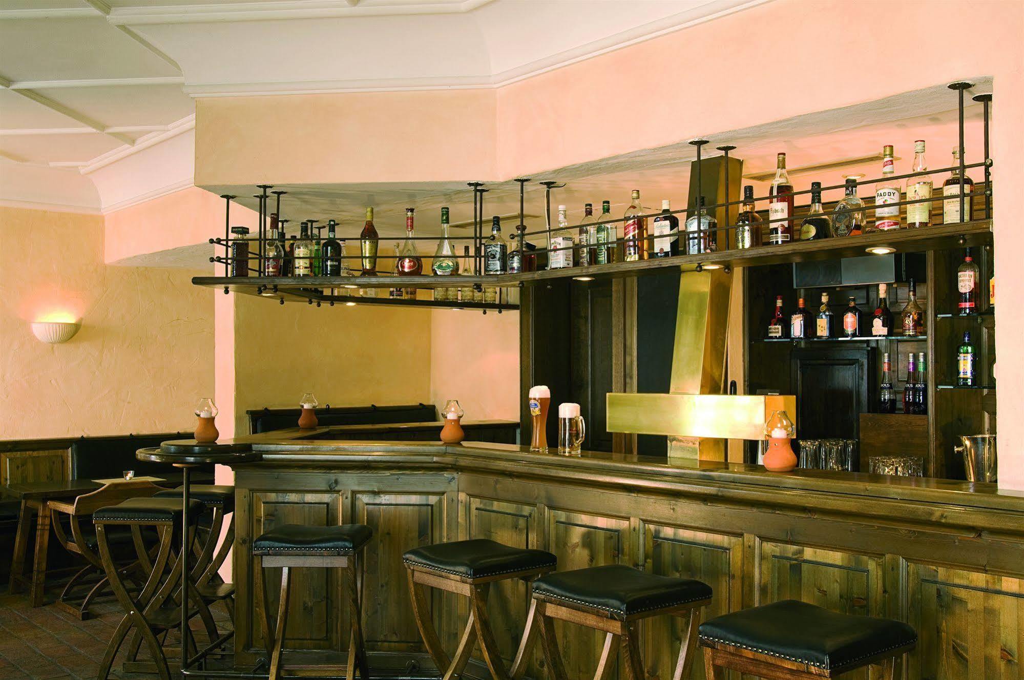 Hotel Kloesterle Noerdlingen - In Kuerze Elaya Hotel Kloesterle Нёрдлинген Ресторан фото