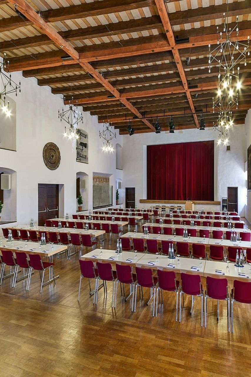 Hotel Kloesterle Noerdlingen - In Kuerze Elaya Hotel Kloesterle Нёрдлинген Экстерьер фото