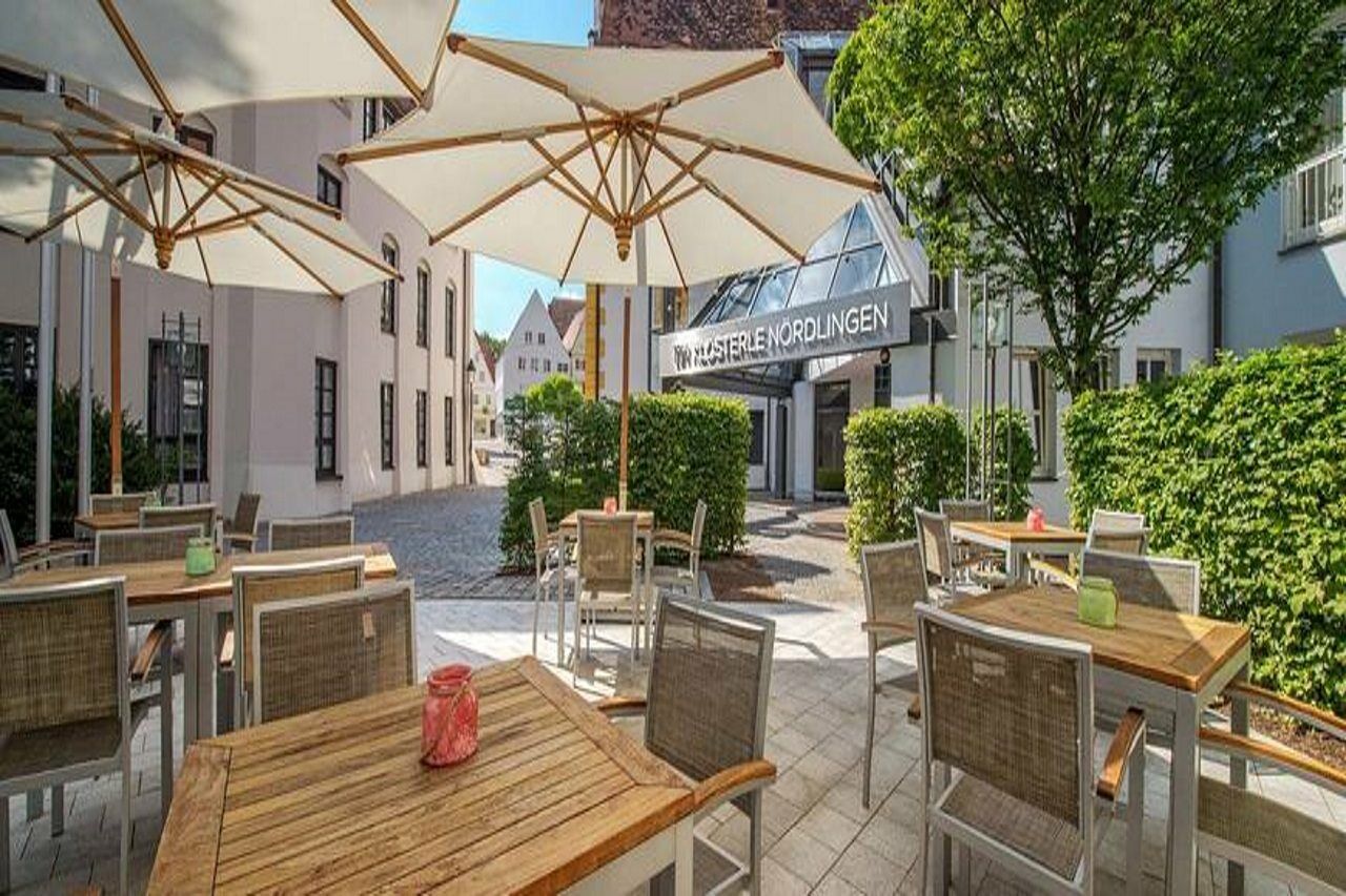 Hotel Kloesterle Noerdlingen - In Kuerze Elaya Hotel Kloesterle Нёрдлинген Экстерьер фото